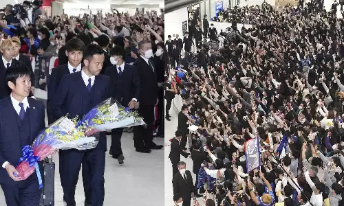 തോറ്റിട്ടും ജയിച്ച ജപ്പാൻ: ടീം അംഗങ്ങൾക്ക് ഗംഭീര വരവേൽപ്പ്