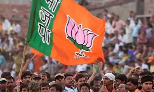 ഗുജറാത്തില്‍ ബി.ജെ.പി തരംഗം; കോണ്‍ഗ്രസ് രണ്ടാം സ്ഥാനത്ത്