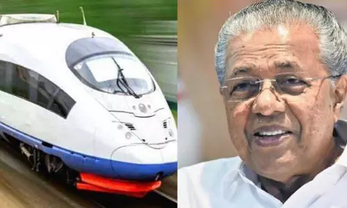 സിൽവർ ലൈൻ പദ്ധതി ഉപേക്ഷിച്ചിട്ടില്ല, വികസനത്തിനെതിരായ പ്രക്ഷോഭങ്ങൾക്ക് സർക്കാർ വഴങ്ങില്ല; മുഖ്യമന്ത്രി സിൽവർ ലൈൻ പദ്ധതി ഉപേക്ഷിച്ചിട്ടില്ല, വികസനത്തിനെതിരായ പ്രക്ഷോഭങ്ങൾക്ക് സർക്കാർ വഴങ്ങില്ല; മുഖ്യമന്ത്രി