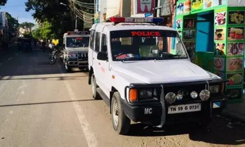 സർക്കാർ സ്കൂളിലെ ശുചിമുറിയിൽ നവജാത ശിശുവിനെ മരിച്ച നിലയിൽ കണ്ടെത്തി; പൊലീസ് അന്വേഷണം ആരംഭിച്ചു സർക്കാർ സ്കൂളിലെ ശുചിമുറിയിൽ നവജാത ശിശുവിനെ മരിച്ച നിലയിൽ കണ്ടെത്തി; പൊലീസ് അന്വേഷണം ആരംഭിച്ചു