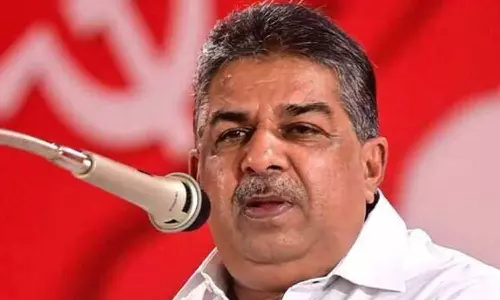 സജി ചെറിയാൻ മന്ത്രിസഭയിലേക്ക് ഉടൻ മടങ്ങിയെത്തും; വിവാദ പരാമർശത്തിൽ കേസ് അവസാനിപ്പിച്ച് പൊലീസ് സജി ചെറിയാൻ മന്ത്രിസഭയിലേക്ക് ഉടൻ മടങ്ങിയെത്തും; വിവാദ പരാമർശത്തിൽ കേസ് അവസാനിപ്പിച്ച് പൊലീസ്