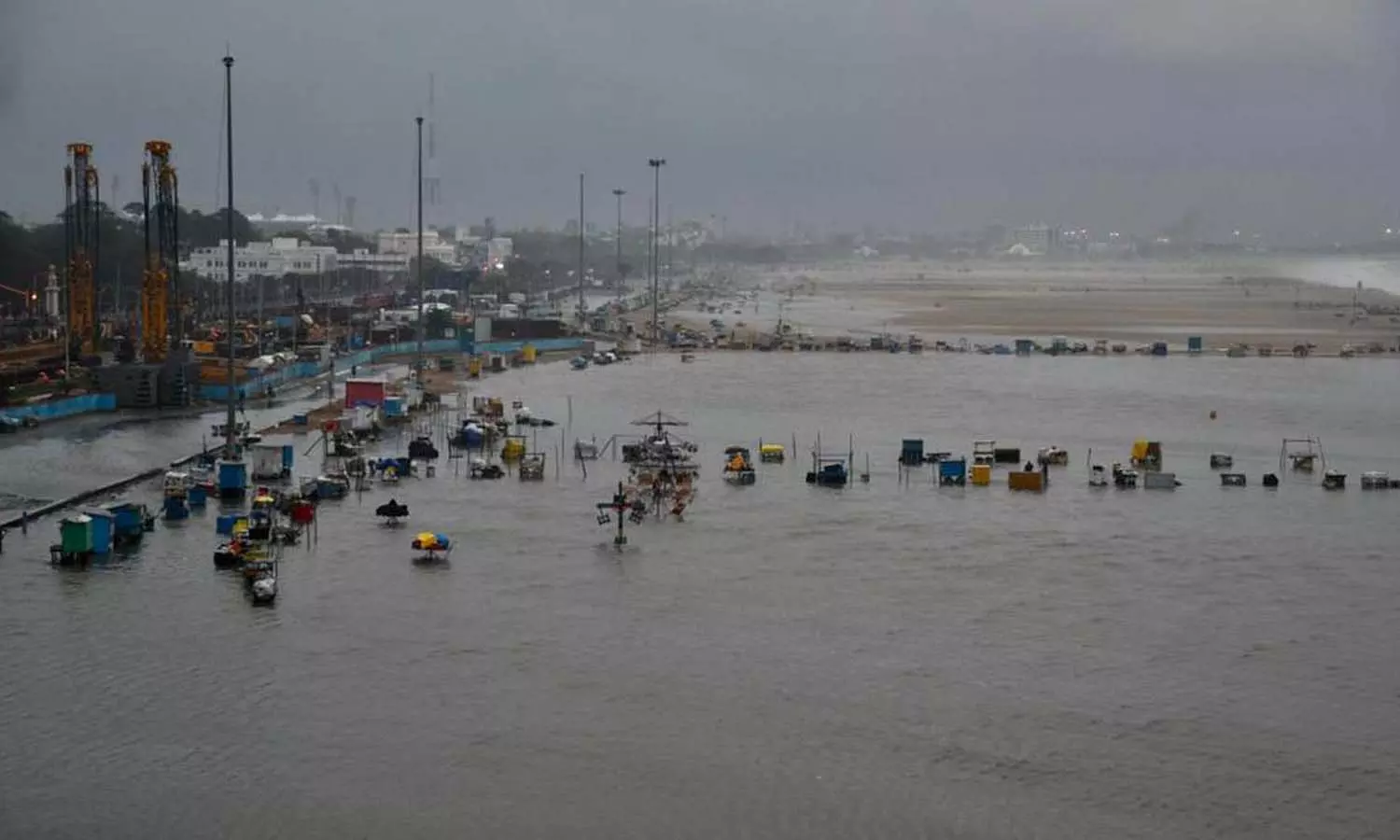 ജീവനെടുത്ത് മൻദൂസ് ചുഴലിക്കാറ്റ്: തമിഴ്നാട്ടിൽ മരണം നാലായി ജീവനെടുത്ത് മൻദൂസ് ചുഴലിക്കാറ്റ്: തമിഴ്നാട്ടിൽ മരണം നാലായി