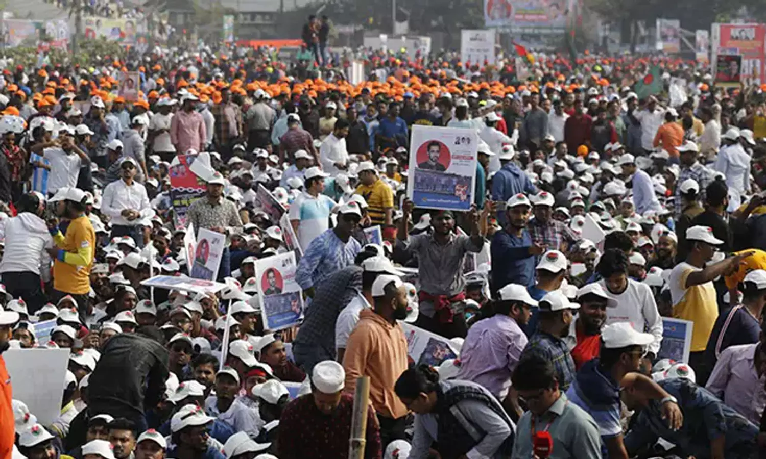 ഷെയ്ഖ് ഹസീന സർക്കാരിനെതിരെ ബംഗ്ലദേശിൽ കൂറ്റൻ പ്രക്ഷോഭം ഷെയ്ഖ് ഹസീന സർക്കാരിനെതിരെ ബംഗ്ലദേശിൽ കൂറ്റൻ പ്രക്ഷോഭം