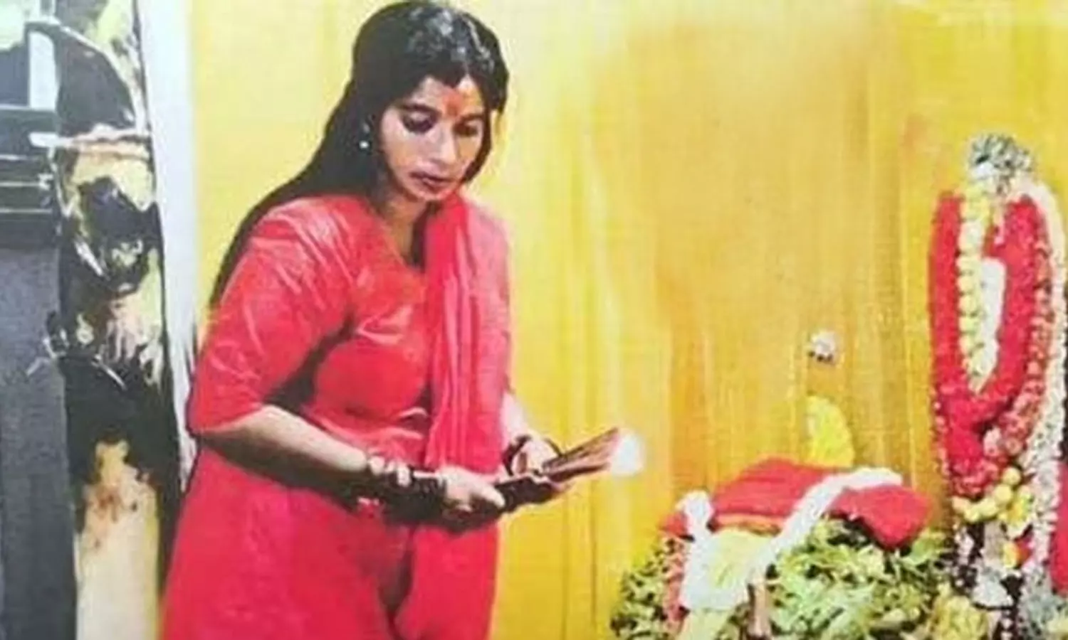 അഞ്ച് മരണങ്ങൾക്ക് കാരണം ദൈവദോഷം; ആൾദൈവം ചമഞ്ഞ് ദുർമന്ത്രവാദത്തിന്റെ പേരിൽ വൻ തട്ടിപ്പ്; 55 പവനും ഒന്നരലക്ഷവും കവർന്നു അഞ്ച് മരണങ്ങൾക്ക് കാരണം ദൈവദോഷം; ആൾദൈവം ചമഞ്ഞ് ദുർമന്ത്രവാദത്തിന്റെ പേരിൽ വൻ തട്ടിപ്പ്; 55 പവനും ഒന്നരലക്ഷവും കവർന്നു