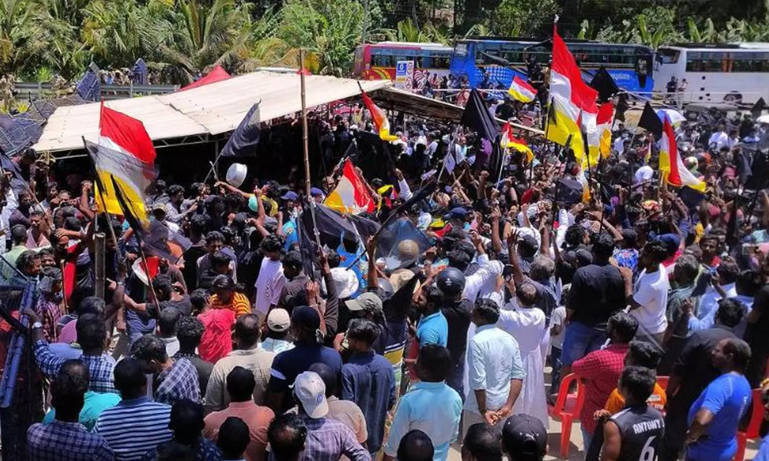 സമരം അവസാനിപ്പിച്ചത് താൽക്കാലികമെന്ന് ലത്തീൻസഭ; പള്ളികളിൽ ഇന്ന് ഇടയലേഖനം വായിക്കും സമരം അവസാനിപ്പിച്ചത് താൽക്കാലികമെന്ന് ലത്തീൻസഭ; പള്ളികളിൽ ഇന്ന് ഇടയലേഖനം വായിക്കും