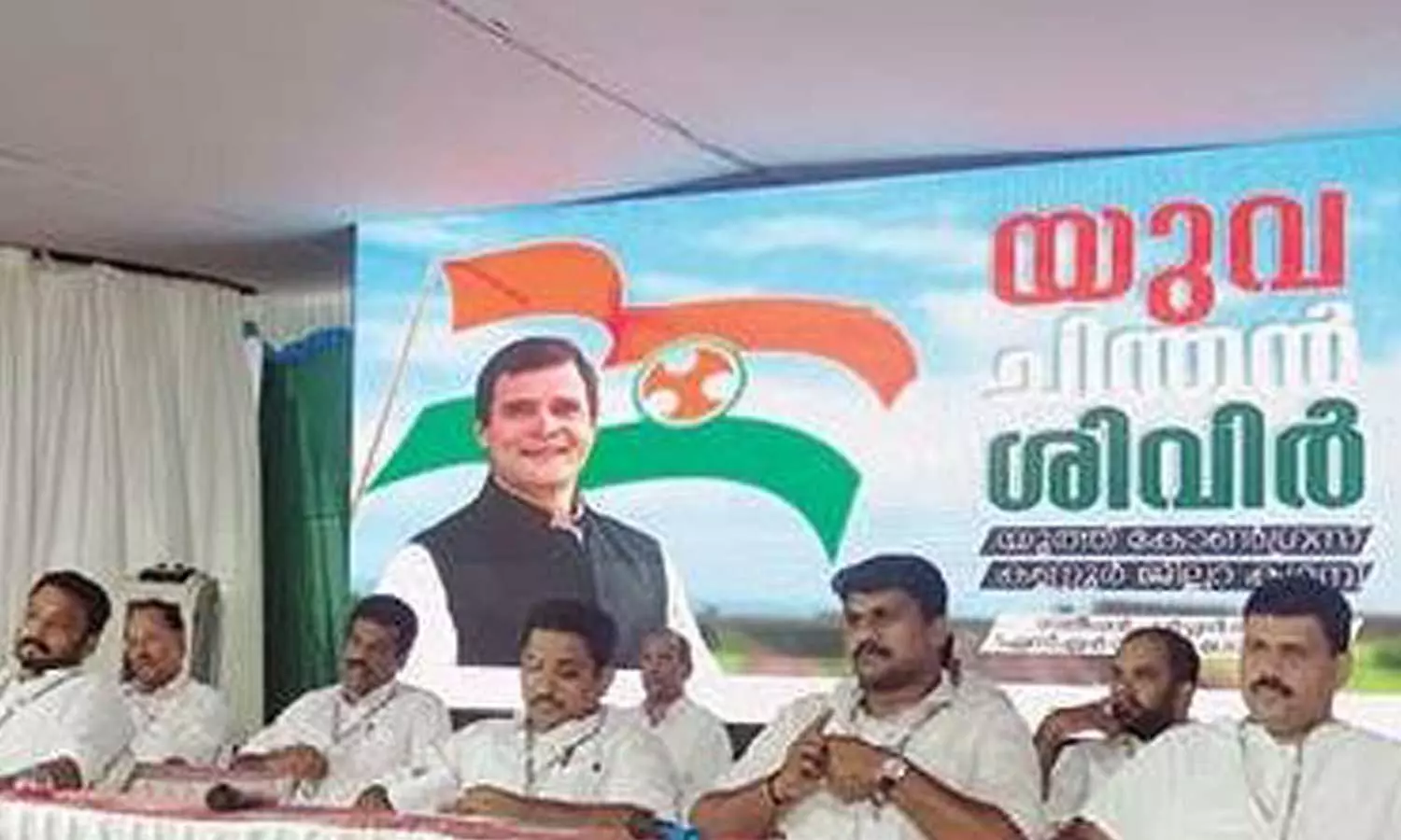 സ്വന്തം ബൂത്തിൽ ഇടപെടൽ നടത്താതെ ദേശീയതലത്തിൽ പൂമ്പാറ്റയായി നടക്കുന്നവർ ശാപം; നേതൃത്വത്തിനെതിരെ രൂക്ഷ വിമർശനവുമായി യൂത്ത് കോൺഗ്രസ് സ്വന്തം ബൂത്തിൽ ഇടപെടൽ നടത്താതെ ദേശീയതലത്തിൽ പൂമ്പാറ്റയായി നടക്കുന്നവർ ശാപം; നേതൃത്വത്തിനെതിരെ രൂക്ഷ വിമർശനവുമായി യൂത്ത് കോൺഗ്രസ്