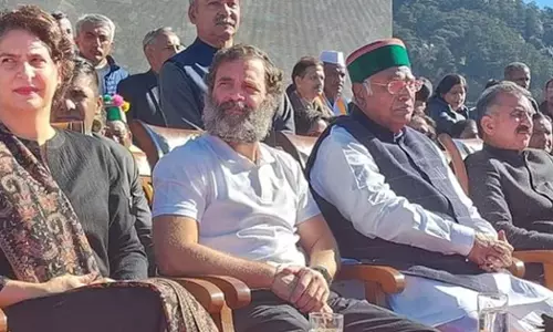 കാത്തിരുന്നൊരു ഭരണം, ഹിമാചൽ സത്യപ്രതിജ്ഞാ ചടങ്ങിൽ ഗാന്ധി കുടുംബമൊന്നിച്ചെത്തി; കോൺഗ്രസിൽ ആവേശം