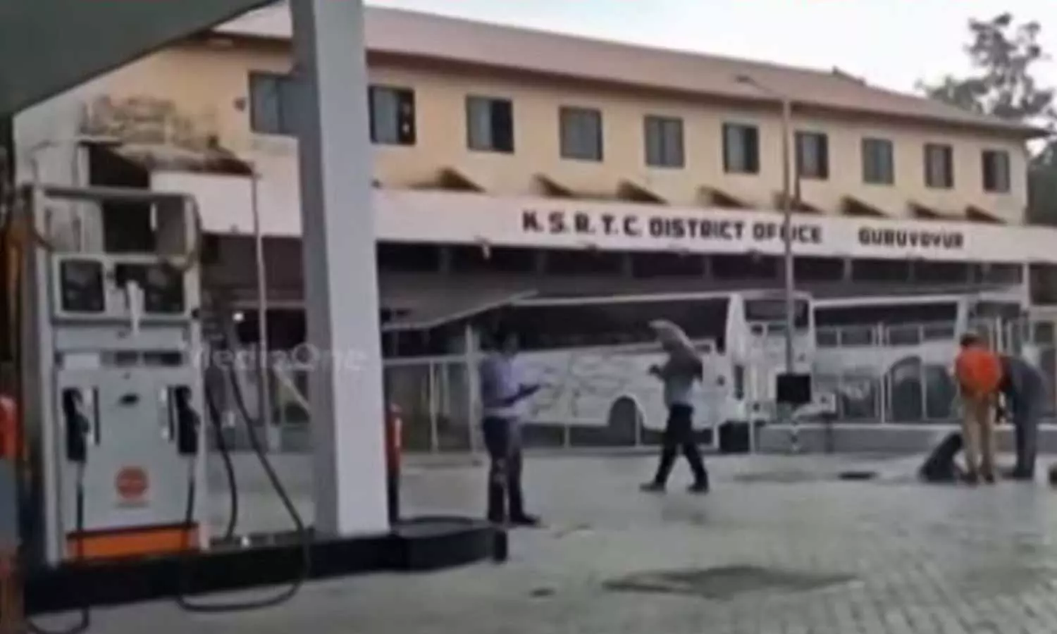 ഇന്ധന ടാങ്കിൽ വെള്ളം കയറി; ഗുരുവായൂരിൽ കെ.എസ്.ആർ.ടി.സി പെട്രോൾ പമ്പ് പൂട്ടി