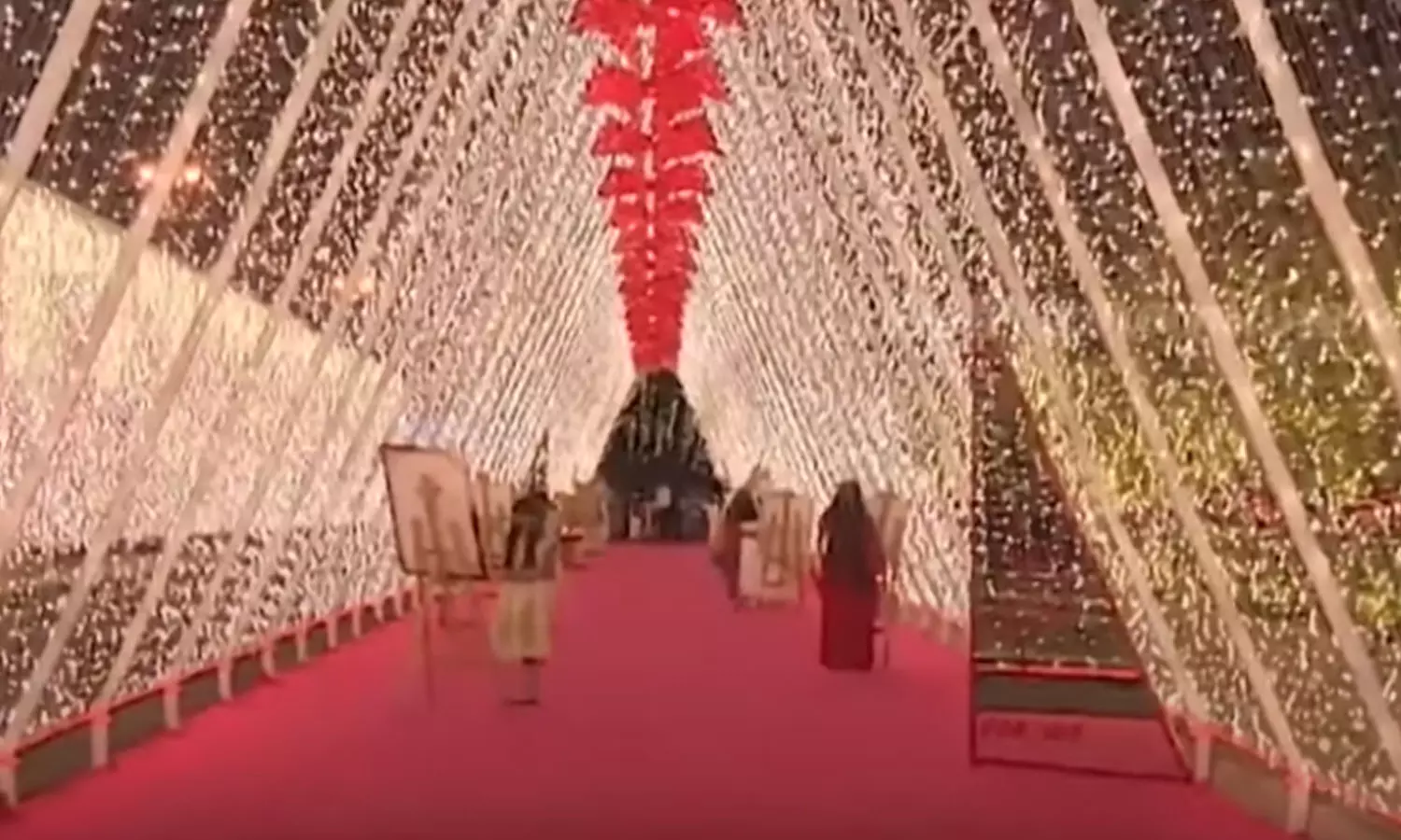 അൻപത്തി ഒന്നാമത് ദേശീയദിനം; വർണച്ചമയങ്ങളിൽ അണിഞ്ഞൊരുങ്ങി ബഹ്റൈൻ