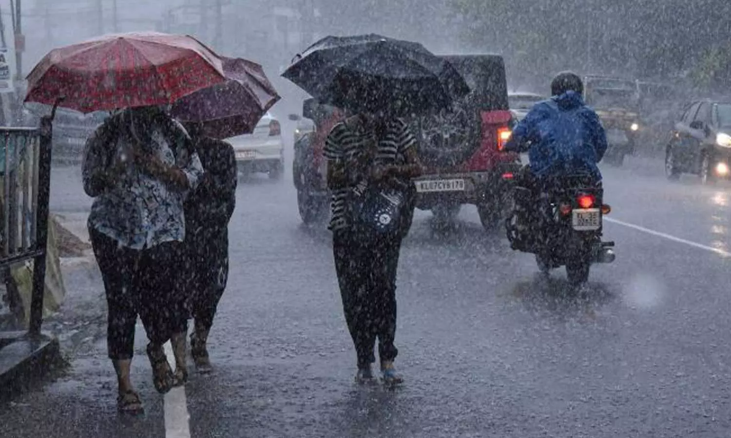 ഇന്നും കനത്ത മഴക്ക് സാധ്യത; 11 ജില്ലകളിൽ യെല്ലോ അലർട്ട് ഇന്നും കനത്ത മഴക്ക് സാധ്യത; 11 ജില്ലകളിൽ യെല്ലോ അലർട്ട്