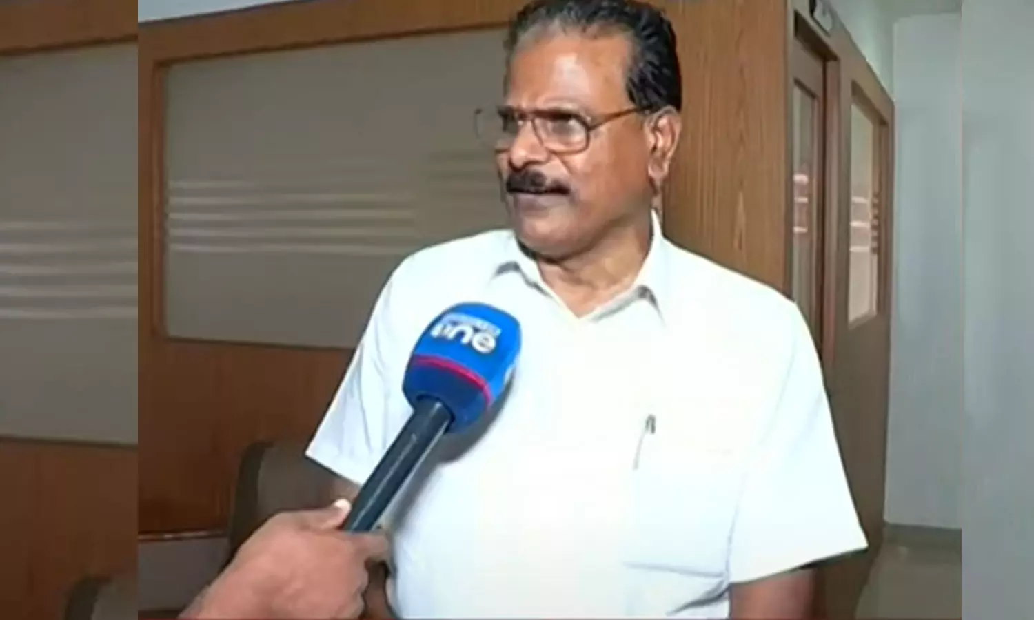 പാഠ്യപദ്ധതി പരിഷ്കരണത്തെ എതിർക്കുന്നില്ല, മതപരമായ വിശ്വാസം സംരക്ഷിക്കേണ്ടതുണ്ട്- പ്രസ്താവനയിൽ ഉറച്ചു നിൽക്കുന്നു എന്ന് അബ്ദുറഹ്മാൻ രണ്ടത്താണി പാഠ്യപദ്ധതി പരിഷ്കരണത്തെ എതിർക്കുന്നില്ല, മതപരമായ വിശ്വാസം സംരക്ഷിക്കേണ്ടതുണ്ട്- പ്രസ്താവനയിൽ ഉറച്ചു നിൽക്കുന്നു എന്ന് അബ്ദുറഹ്മാൻ രണ്ടത്താണി