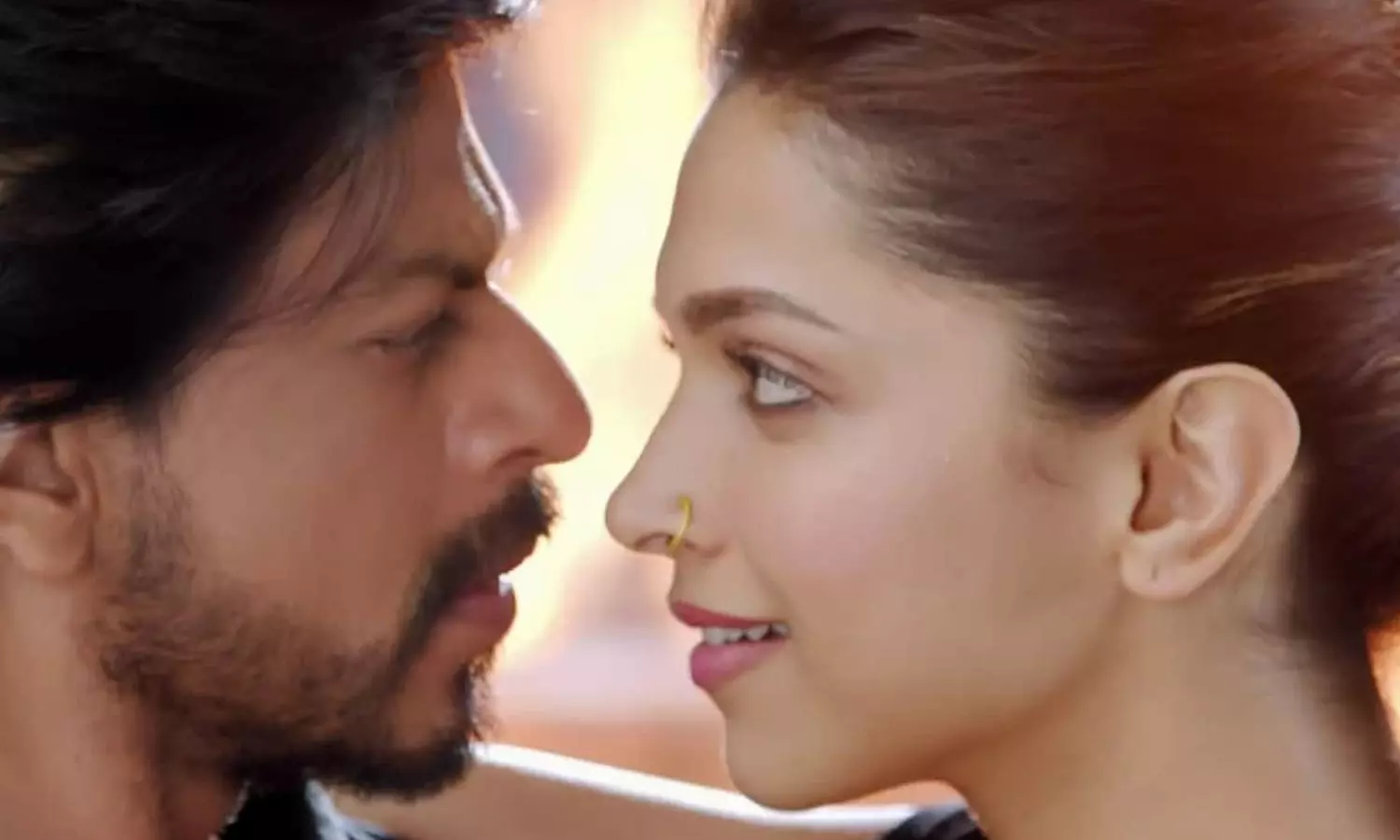 ബിക്കിനിക്ക് കാവി നിറം; ഷാരൂഖ് ഖാൻ ചിത്രം പത്താനെതിരെ ബഹിഷ്കരണാഹ്വാനം