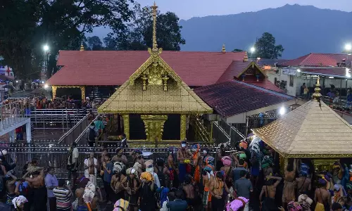 തിരക്ക് നിയന്ത്രണം പാളി; ശബരിമലയിൽ പൊലീസ് തലപ്പത്ത് അഴിച്ചുപണി