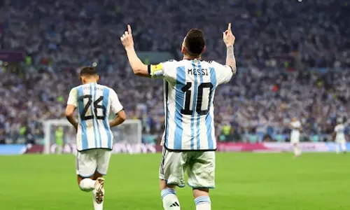 മെസി നിറഞ്ഞാടി; കഴിഞ്ഞ ലോകകപ്പിലെ തോൽവിക്ക് തിരിച്ചടി നൽകി അർജൻറീന മെസി നിറഞ്ഞാടി; കഴിഞ്ഞ ലോകകപ്പിലെ തോൽവിക്ക് തിരിച്ചടി നൽകി അർജൻറീന