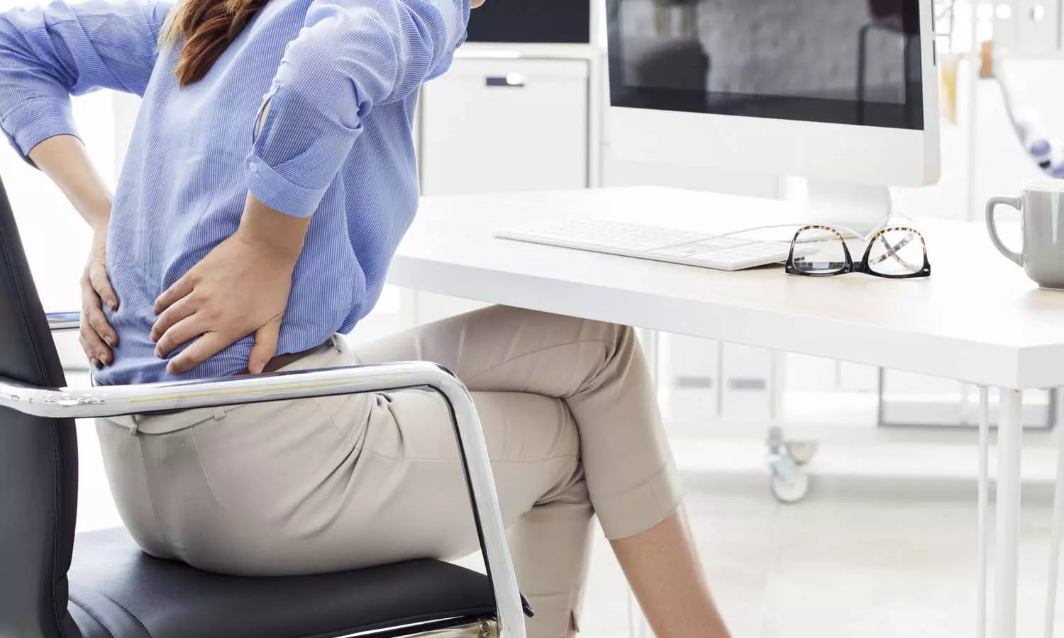 ഇടയ്ക്കിടെ എഴുന്നേറ്റ് നടന്നുകൂടെ.. ഇരിക്കുംതോറും നടുവേദനയും കൂടും; ചെയ്യേണ്ടത് ഇത്ര മാത്രം