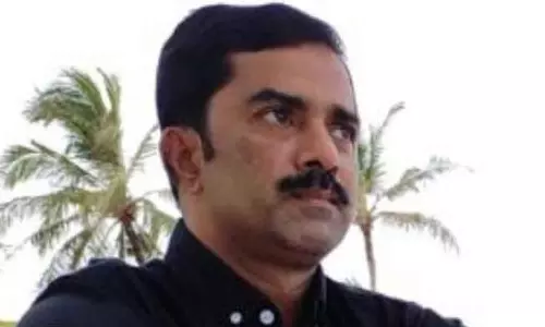 പ്രവാസി യുവാവ് തലയിൽ തേങ്ങ വീണ് മരിച്ചു