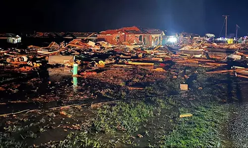 യുഎസ് ടൗണിൽ വീശിയടിച്ച് ചുഴലിക്കാറ്റ്; ഒരു കുട്ടി മരിച്ചു, അമ്മയെ കാണാതായി