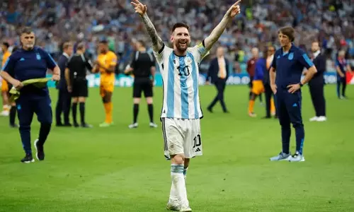 ലയണൽ മെസി: മനുഷ്യ സൗന്ദര്യത്തിന്റെ ക്ഷണിക ബലഹീനതയുടെ പ്രതീകം