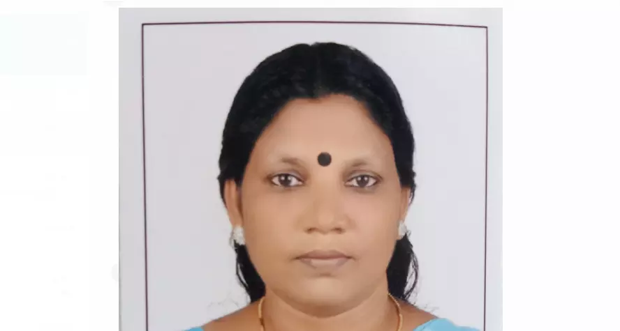 തിരുവനന്തപുരത്ത് നടുറോഡില് യുവതിയെ വെട്ടിക്കൊന്നു തിരുവനന്തപുരത്ത് നടുറോഡില് യുവതിയെ വെട്ടിക്കൊന്നു