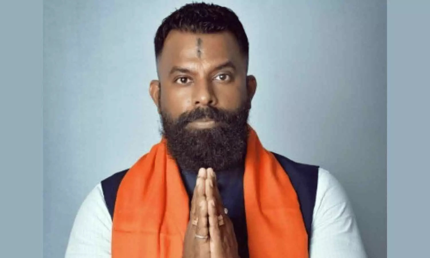 ഭീഷണിപ്പെടുത്തി പണവും സ്വർണവും തട്ടിയെടുത്തു; ഹിന്ദു മഹാസഭ സംസ്ഥാന പ്രസിഡന്റ് അറസ്റ്റിൽ ഭീഷണിപ്പെടുത്തി പണവും സ്വർണവും തട്ടിയെടുത്തു; ഹിന്ദു മഹാസഭ സംസ്ഥാന പ്രസിഡന്റ് അറസ്റ്റിൽ