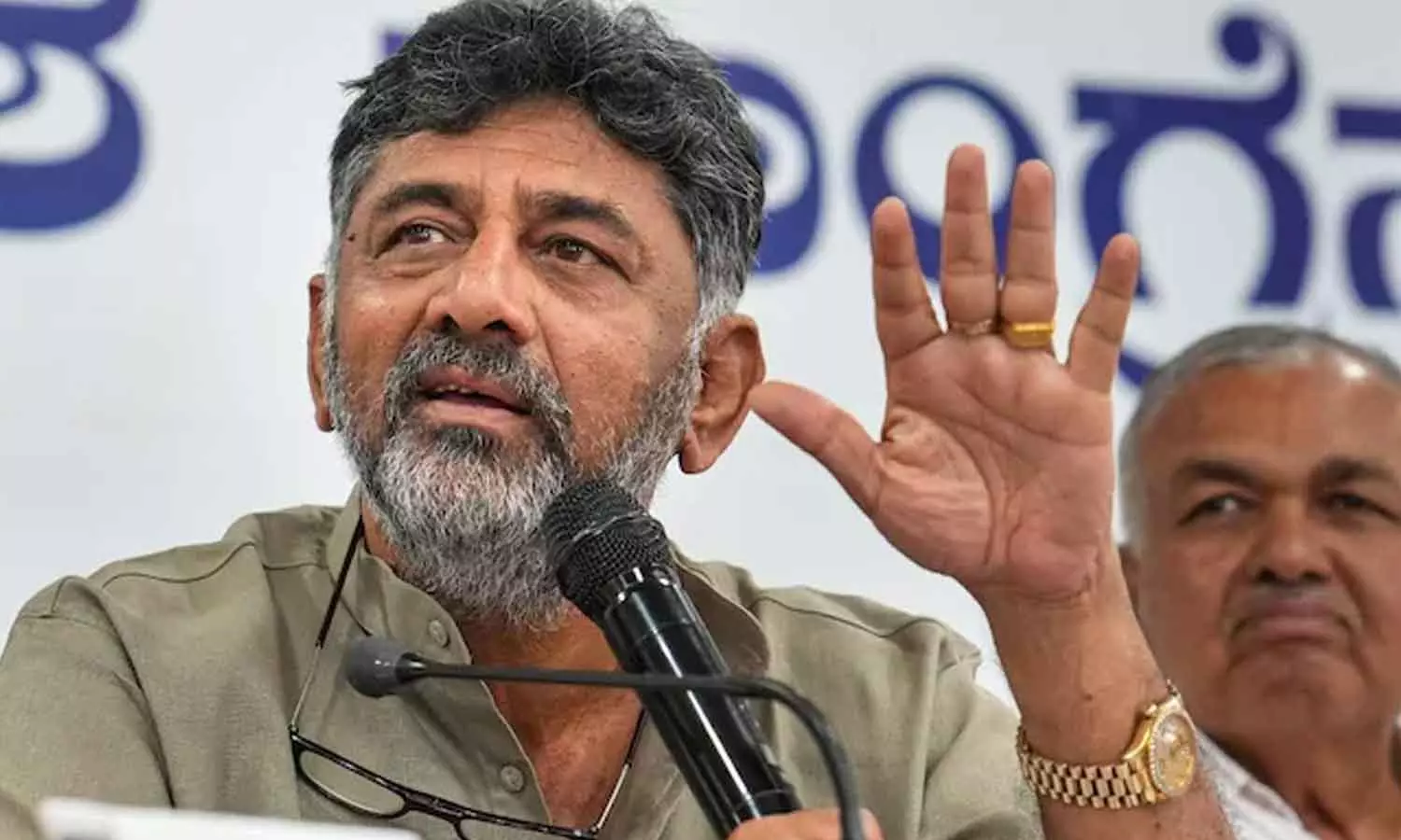 അന്വേഷണം നടത്താതെ ഒരാളെ എങ്ങനെ തീവ്രവാദിയെന്ന് വിളിക്കും?; മംഗളൂരു സ്‌ഫോടനത്തിൽ ഡി.കെ ശിവകുമാർ