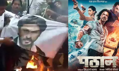 പത്താന്‍ നിരോധിക്കണം: ഷാരൂഖിന്‍റെയും ദീപികയുടെയും കോലം കത്തിച്ച് പ്രതിഷേധം