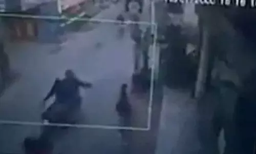 ഡൽഹി ആസിഡ് ആക്രമണം: ഫ്‌ളിപ്കാർട്ടിനും ആമസോണിനും വനിതാ കമ്മീഷൻ നോട്ടീസ്