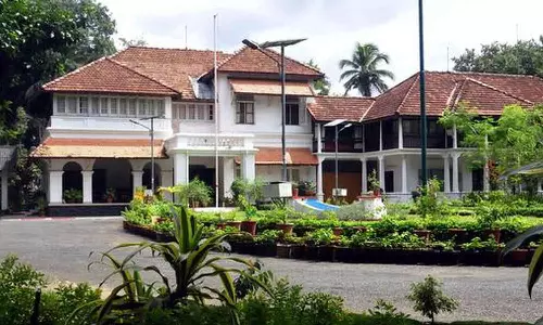 ക്ലിഫ്ഹൗസിലെ നീന്തൽകുളം നവീകരിക്കാനായി 31.92 ലക്ഷം രൂപ ചെലവഴിച്ചെന്ന് വിവരാവകാശ രേഖ