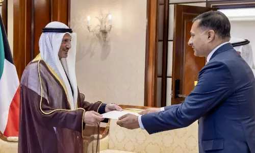 പുതിയ ഇന്ത്യൻ അംബാസഡർ കുവൈത്ത്   വിദേശകാര്യ മന്ത്രിയെ സന്ദർശിച്ചു