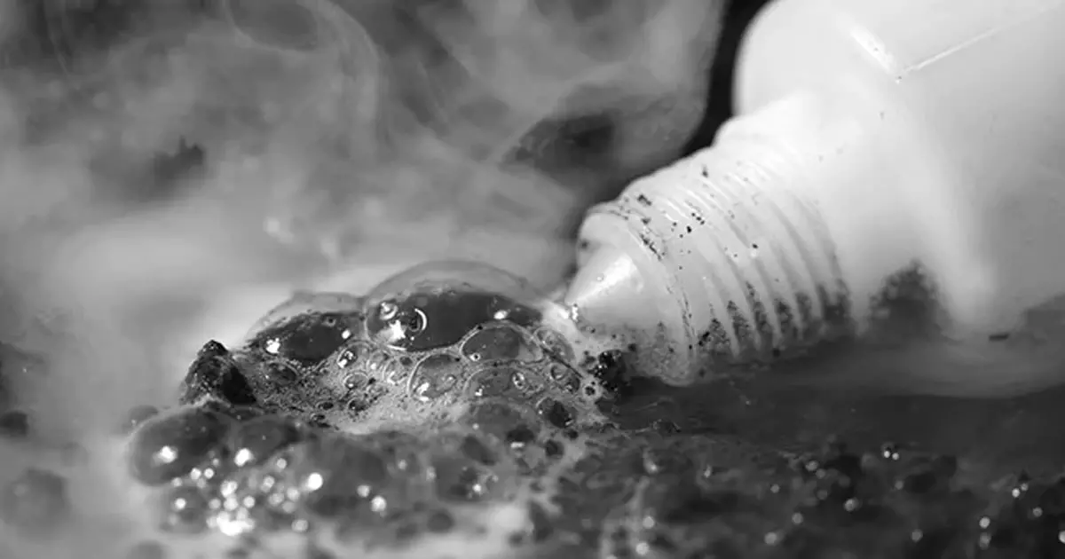 ഓൺലൈനായി ആസിഡ് വിറ്റു; ഫ്‌ളിപ്പ്കാർട്ടിനും മീശോക്കും കൺസ്യൂമർ ബോർഡ് നോട്ടീസ്