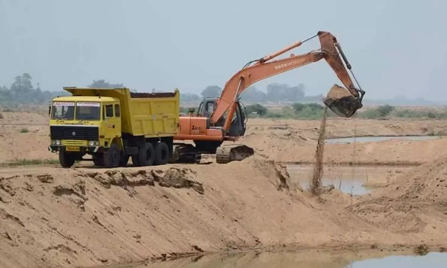 കരിമണൽ ഖനനം വ്യാപിപ്പിക്കാനൊരുങ്ങി ഐആർഇഎൽ; നാലായിരത്തോളം കുടുംബങ്ങൾ ആശങ്കയിൽ കരിമണൽ ഖനനം വ്യാപിപ്പിക്കാനൊരുങ്ങി ഐആർഇഎൽ; നാലായിരത്തോളം കുടുംബങ്ങൾ ആശങ്കയിൽ