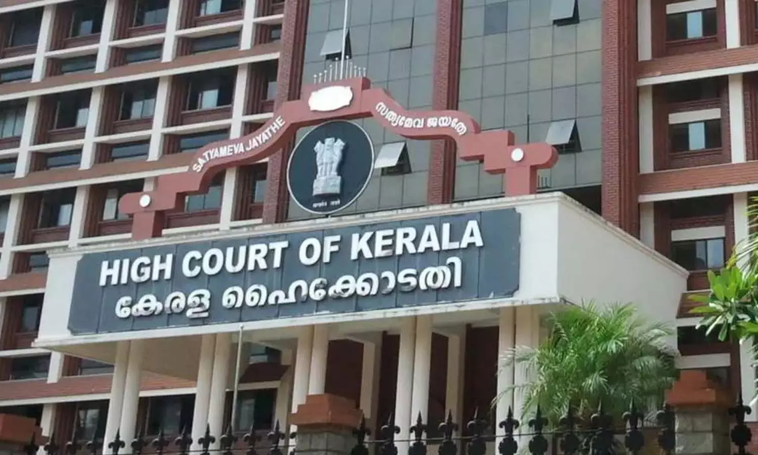 എരുമേലിയിലെ വാഹനാപകടം; സർക്കാറിനോട് വിശദീകരണം തേടി ഹൈക്കോടതി