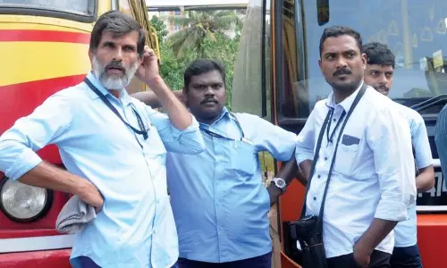 കെ.എസ്.ആര്‍.ടി.സി  ജീവനക്കാര്‍ വീണ്ടും കാക്കിയണിയുന്നു