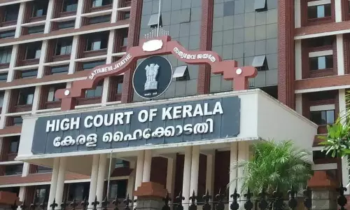 എരുമേലിയിലെ വാഹനാപകടം; സർക്കാറിനോട് വിശദീകരണം തേടി ഹൈക്കോടതി