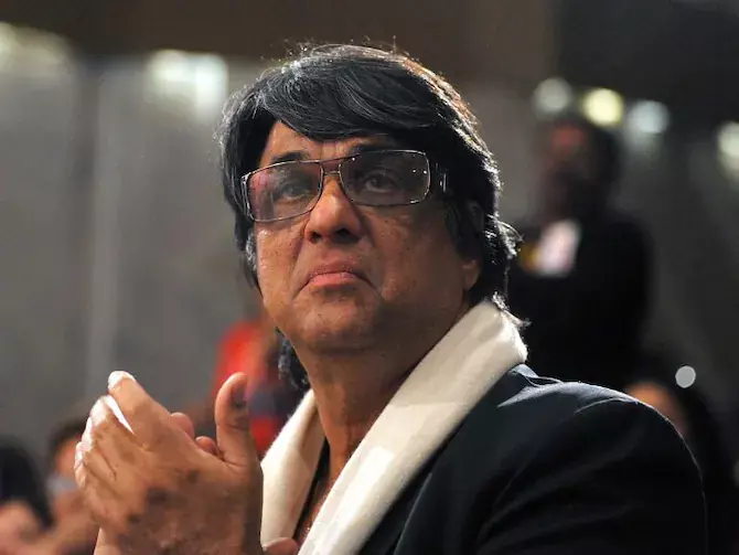 ഇങ്ങനെ വസ്ത്രം ധരിക്കാന്‍ ഇത് സ്പെയിനോ സ്വീഡനോ അല്ല; ദീപിക പദുക്കോണിനെതിരെ മുകേഷ് ഖന്ന