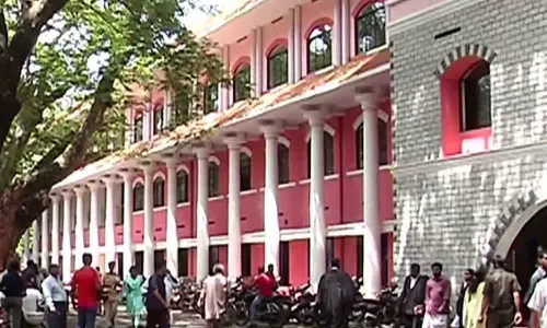 വഞ്ചിയൂർ കോടതിയിൽ വനിതാ എസ്.ഐയെ അഭിഭാഷകർ കയ്യേറ്റം ചെയ്യാൻ ശ്രമിച്ചെന്ന് പരാതി