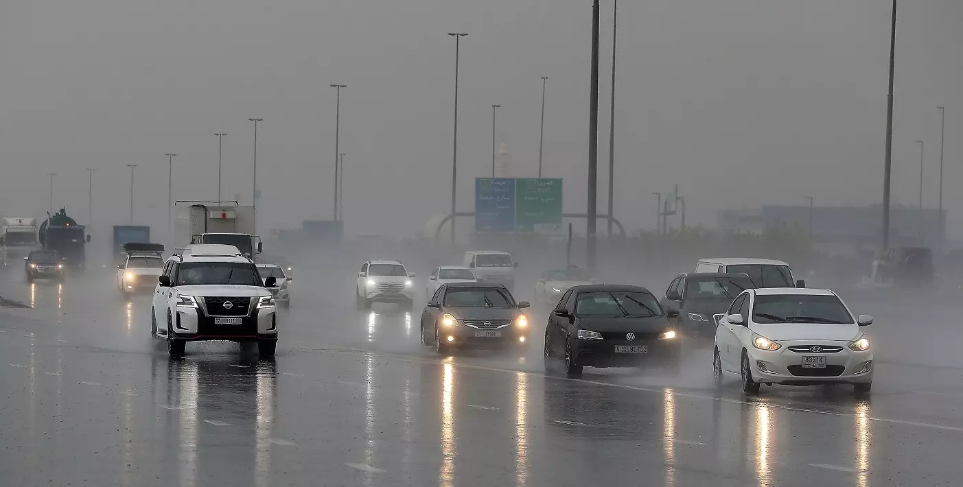 യു.എ.ഇയിൽ മഴക്ക് സാധ്യത; താപനില 10 ഡിഗ്രി സെൽഷ്യസായി കുറയും യു.എ.ഇയിൽ മഴക്ക് സാധ്യത; താപനില 10 ഡിഗ്രി സെൽഷ്യസായി കുറയും