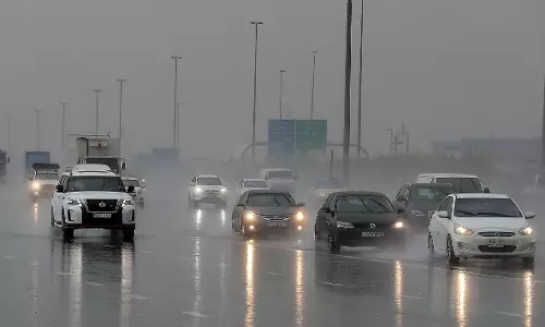 യു.എ.ഇയിൽ മഴക്ക് സാധ്യത; താപനില 10 ഡിഗ്രി സെൽഷ്യസായി കുറയും യു.എ.ഇയിൽ മഴക്ക് സാധ്യത; താപനില 10 ഡിഗ്രി സെൽഷ്യസായി കുറയും