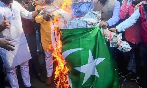 ഞങ്ങളുടെ പ്രധാനമന്ത്രിയെ അങ്ങനെ വിമർശിക്കാൻ ആർക്കും അവകാശമില്ല; മോദിക്ക് പിന്തുണയുമായി കോൺഗ്രസ്