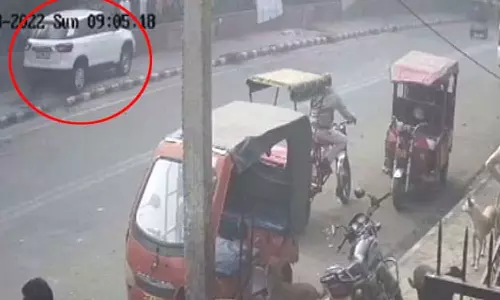 ഡൽഹിയിൽ നിയന്ത്രണംവിട്ട കാർ കുട്ടികൾക്കിടയിലേക്ക് പാഞ്ഞുകയറി അപകടം