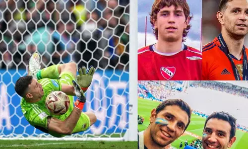 2018ൽ ഗ്യാലറിയിൽനിന്ന് സെൽഫിയെടുത്ത് പോയി, ഇന്ന് കിരീടമെടുത്ത് തിളങ്ങി; ഫ്രാൻസിനെ വീഴ്ത്തിയത് എമി 2018ൽ ഗ്യാലറിയിൽനിന്ന് സെൽഫിയെടുത്ത് പോയി, ഇന്ന് കിരീടമെടുത്ത് തിളങ്ങി; ഫ്രാൻസിനെ വീഴ്ത്തിയത് എമി