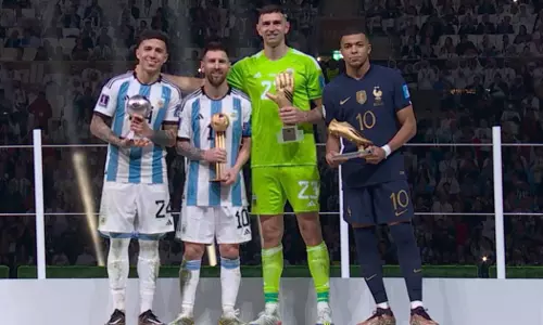 ഗോൾഡൻ ബോൾ ലയണൽ മെസിക്ക്; ഗോൾഡൻ ബൂട്ട് കിലിയൻ എംബാപ്പെക്ക്