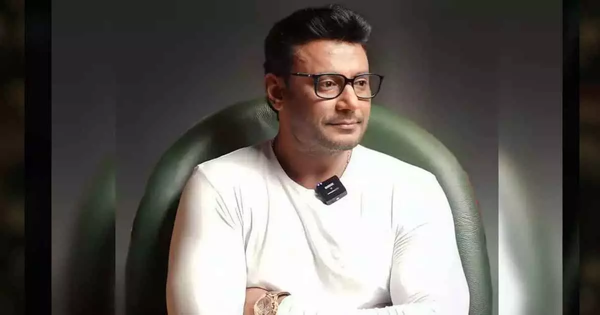 സ്ത്രീവിരുദ്ധ പരാമര്‍ശം: നടന് നേരെ ചെരിപ്പേറ്