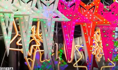 വര്‍ണ വെളിച്ചത്തില്‍ കുളിച്ച് തെരുവുകള്‍; സംസ്ഥാനത്ത് ക്രിസ്മസ് ആഘോഷങ്ങള്‍ക്ക് തുടക്കം