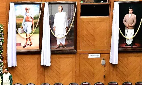 പ്രതിഷേധങ്ങൾക്കിടെ കർണാടക നിയമസഭയിൽ സവർക്കറുടെ ഛായാചിത്രം സ്ഥാപിച്ചു