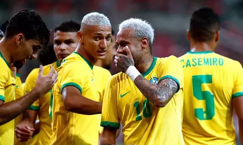 പോകരുത്, ടീമില്‍ തുടരണം; വിരമിക്ക‍ല്‍ വാര്‍ത്തകള്‍ക്കിടെ നെയ്മറിനോട് ബ്രസീൽ യുവതാരങ്ങൾ