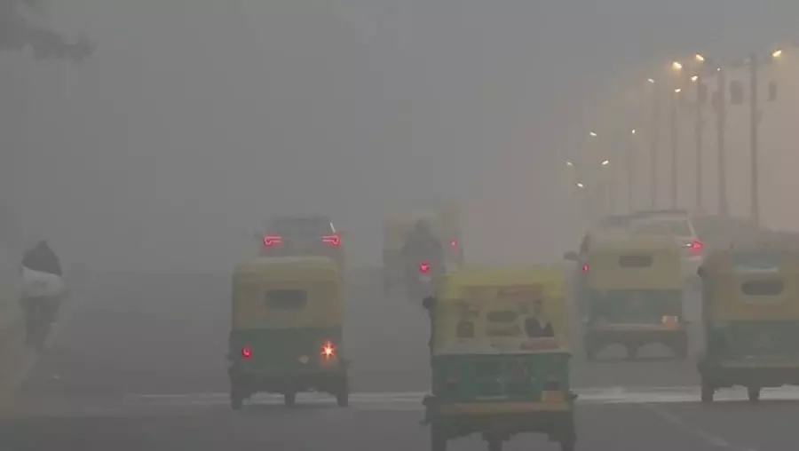 പുകമഞ്ഞിൽ വലഞ്ഞ് ഡൽഹിയും അയൽ സംസ്ഥാനങ്ങളും; അന്തരീക്ഷ വായു ഗുണനിലവാരം മോശം നിലയിൽ