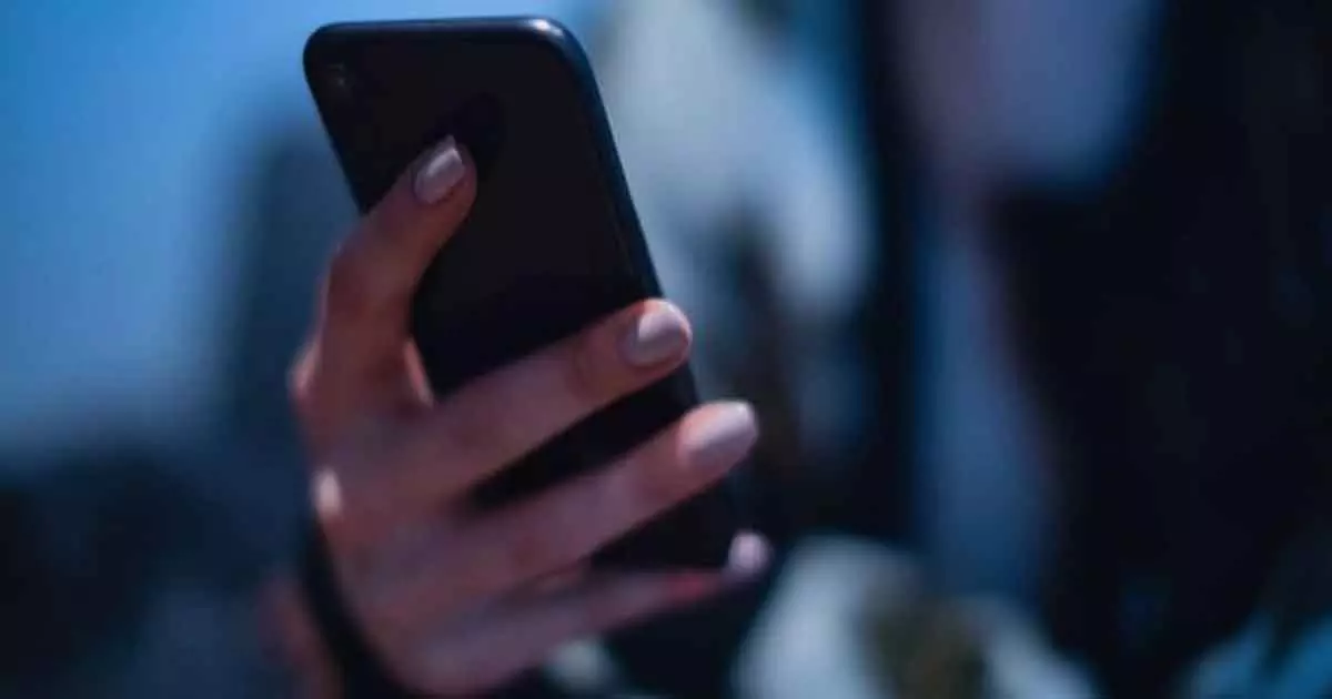 വ്യാജഅക്കൗണ്ടിലൂടെ മകള്‍ക്കും സുഹൃത്തുക്കള്‍ക്കും ഭീഷണി: 42കാരി അറസ്റ്റില്‍