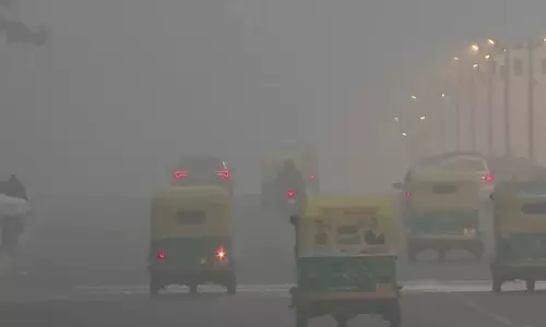 പുകമഞ്ഞിൽ വലഞ്ഞ് ഡൽഹിയും അയൽ സംസ്ഥാനങ്ങളും; അന്തരീക്ഷ വായു ഗുണനിലവാരം മോശം നിലയിൽ