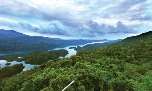 ബഫർ സോൺ പ്രതിഷേധം തണുപ്പിക്കാൻ സർക്കാർ; മന്ത്രിമാർ കത്തോലിക്കാ സഭാ അധ്യക്ഷനുമായി കൂടിക്കാഴ്ച നടത്തുന്നു ബഫർ സോൺ പ്രതിഷേധം തണുപ്പിക്കാൻ സർക്കാർ; മന്ത്രിമാർ കത്തോലിക്കാ സഭാ അധ്യക്ഷനുമായി കൂടിക്കാഴ്ച നടത്തുന്നു